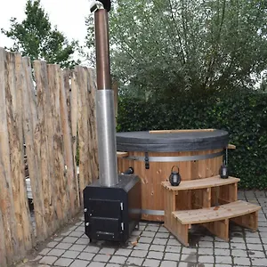 idyllische-loft-met-heerlijke-hottub.utrechthotels.net/